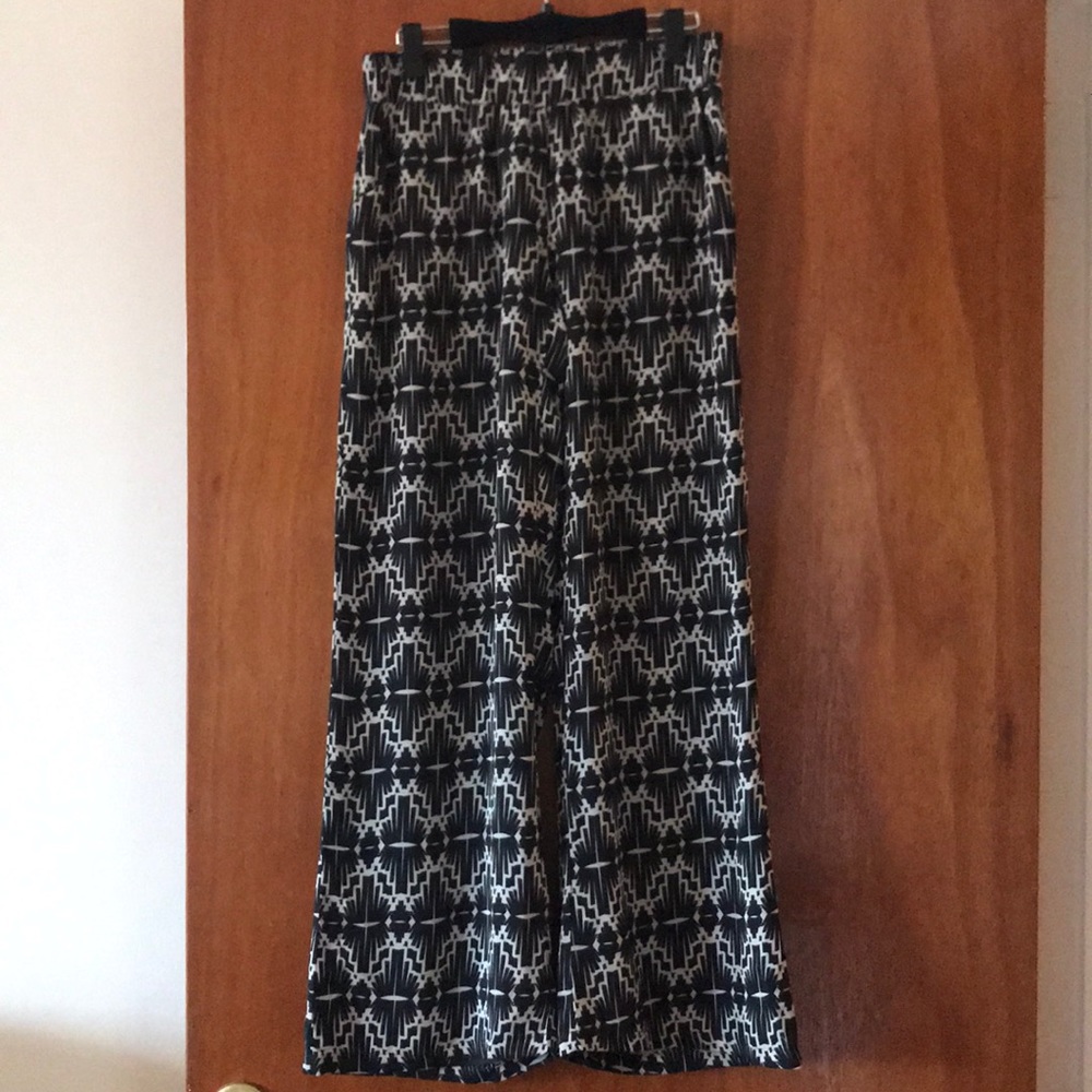 Abstract printed wide leg pant by Chloe Oliver